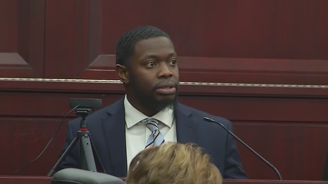 Othal Wallace takes the stand in his defense
